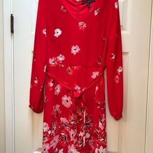 White House Black Market Red dress with white flowers S8 NWOT